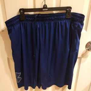 Mens 3XL under armour navy blue gym shorts with pockets.